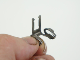 12-2014 mercedes w204 c250 slk250 m271 injector holding clip bracket hol... - $19.87