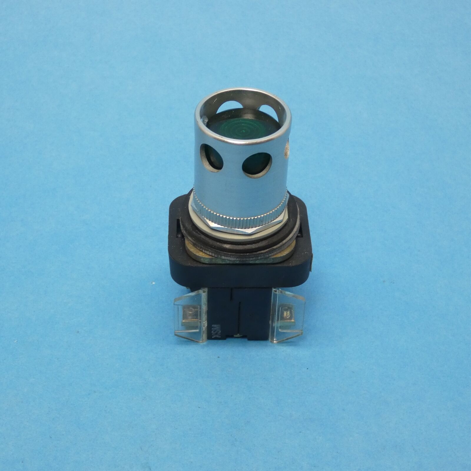Allen Bradley 800T-QA24GD1 30.5 MM Illuminated Push Button Green 24VAC/DC 1 NO Item image 4