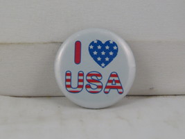 An item in the Collectibles category: Retro Touist Pin - I Heart USA - Celluloid Pin 