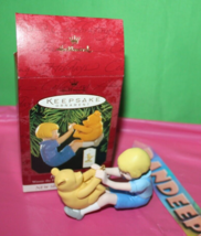 Hallmark Keepsake Playing With Pooh Series One Classic 1999 Holiday Ornament - £18.50 GBP