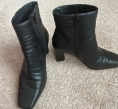 Women&#39;s Boots Ankle Black Zip Side Size 6M Heels 3 Inches (Brand: Apostrophe) - $24.99