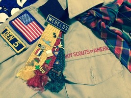 Huge Lot Vintage 4-H Girl Boy Scouts Collector Patches Pins Mixed Memorabilia - £72.79 GBP