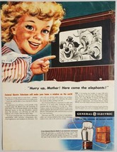 1943 Print Ad General Electric Television Sets Little Girl Watches Clowns on TV - £13.86 GBP