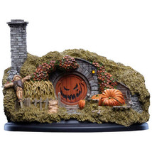 The Hobbit #16 Hill Lane Hobbit Hole Diorama - Halloween Ed. - £98.70 GBP