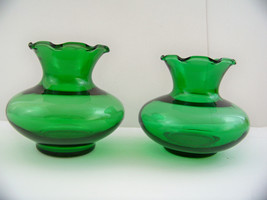 Vintage 2 Green Glass Hand Blown Wavy Scalloped Edge Flower Vases - £14.82 GBP