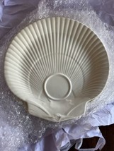 Wedgwood Etruria Barlaston Nautilus Shell Clam Shaped Plates Ivory 9 1/8”D - $14.59