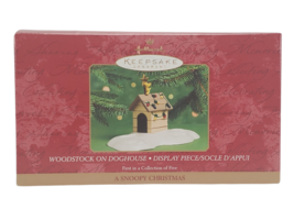 Hallmark 2000 Keepsake Woodstock On Doghouse A Snoopy Christmas base display NEW - £8.18 GBP