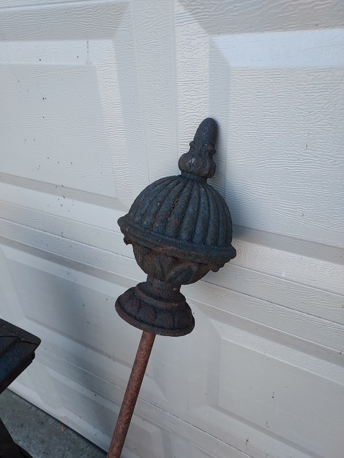 Late 1800s Early 1900s Victorian Cast Iron Cemetery Gate Fence Post & Topper Item image 6