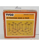 Vintage TYCO 24 Trackside Signs &amp; Poles HO Scale - $451.83 MXN