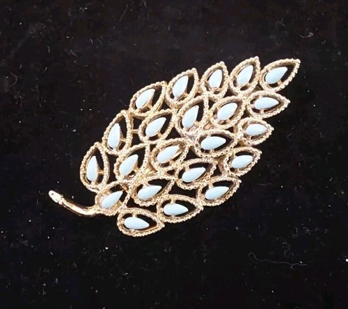Vintage Gerrys Geometric Leaf Brooch Pin Open Work Gold Tone Metal Blue ... - £13.94 GBP