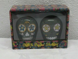 Day of the Dead Salt and Pepper Shaker set NIB Skulls are Dark Grey - £10.27 GBP