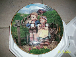 HUMMEL Collector Plate Collection &quot;Little Companions&quot; &#39;90 Country Crossroads-MIB - £11.92 GBP