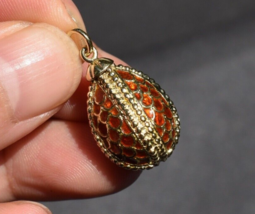 Large 18K Yellow Gold Enamel Egg Charm Pendant one inch 5.7 grams - £558.97 GBP