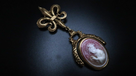 Vintage Large Gold Flur De Lis Reversable Cameo Brooch Pin 9.7cm BB14 - £83.54 GBP