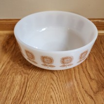 Vintage Federal Sunflower Milk Glass Serving/Mixing Bowl 3.5 Quart Heat Proof - £14.41 GBP