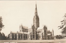 Postcard Salisbury Cathedral Salisbury, England c1930&#39;s - £3.92 GBP