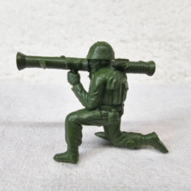 MPC Soldiers WWII Infantry Army Men Green Plastic Lot of 12 HO Scale Vin... - $13.96