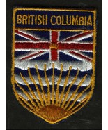 VINTAGE BRITISH COLUMBIA CANADA EMBROIDERED CLOTH SOUVENIR TRAVEL PATCH - $151.36 MXN