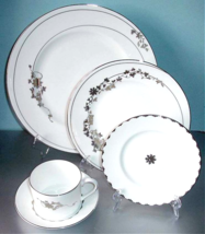 Vera Wang Fleurs Wedgwood 5 PC. Place Setting Platinum Florals English C... - $72.17