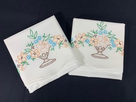 2 Floral Center Piece EMBROIDERED LINEN Pillow Cases Scalloped Edge  - $231.75 MXN