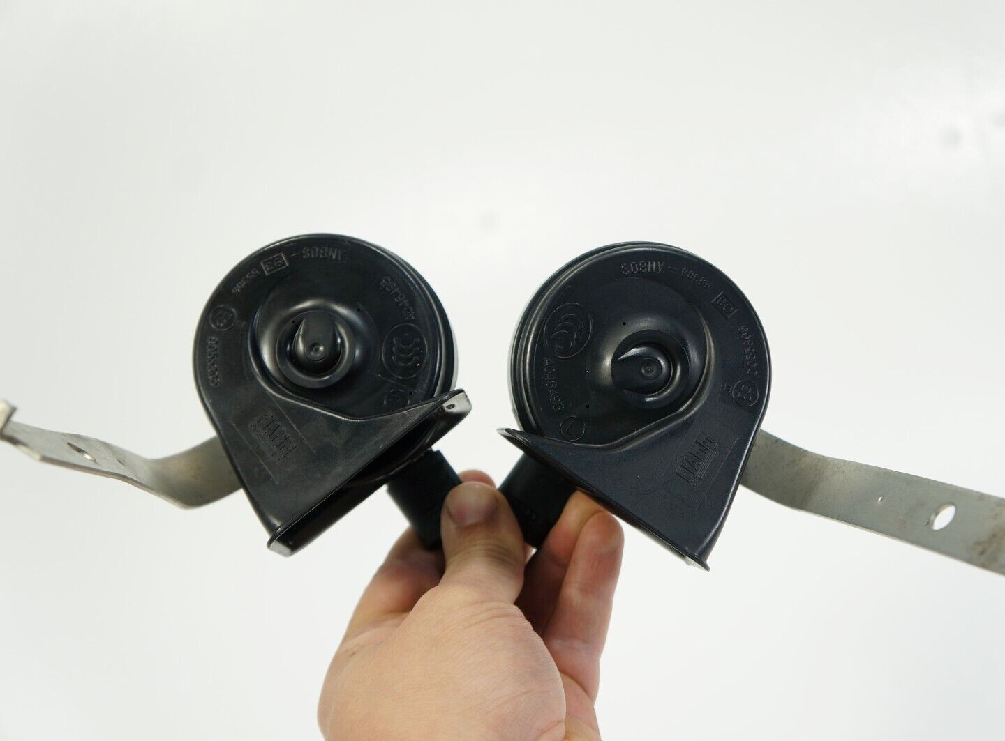 Primary image for 2007-2013 bmw x5 x6 set pair high low pitch note tone signal horn horns OEM