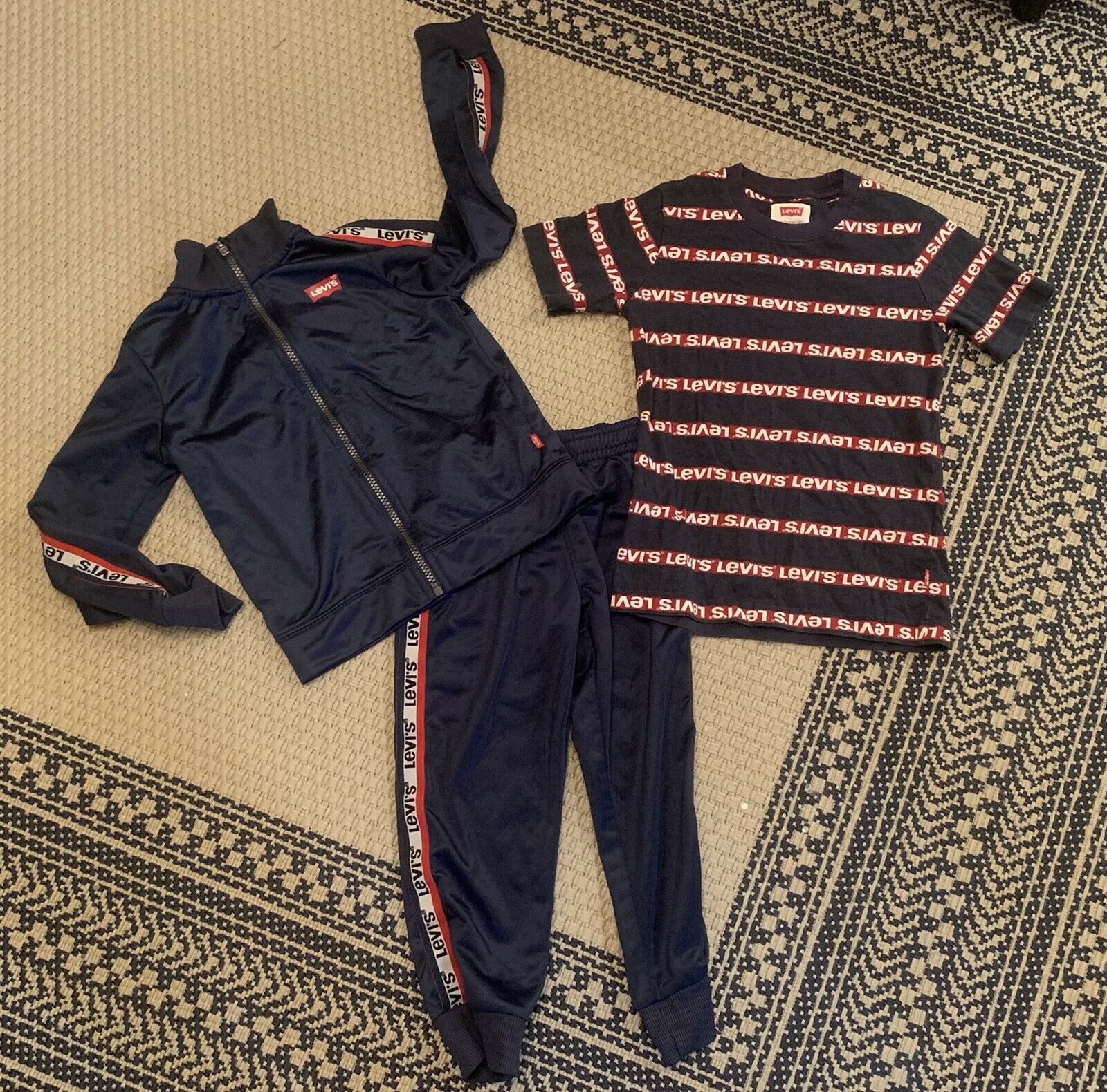 Boy’s LEVI’S Tracksuit With Tshirt Size Small 3 Pieces Navy - $29.69