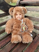 VINTAGE 1997 ANNE GEDDES PLUSH BEAR BABY DOLL BROWN 14&quot; STUFFED TEDDY, C... - £19.33 GBP