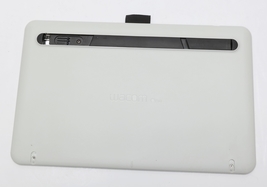 Wacom One DTC133W0A Digital Drawing Tablet with 13.3" Screen READ image 8