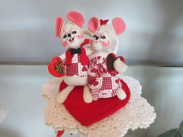 Annalee Mobilitee 2003 Valentine Couple with Hearts Pair of Mice 5&quot; high - £22.64 GBP