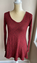 BDG Womens Burgundy Sweater Llong sleeve sz M - $149.31 MXN