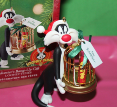 Hallmark Keepsake Looney Tunes Sylvester's Bang Up Gift 2000 Holiday Ornament - £19.43 GBP