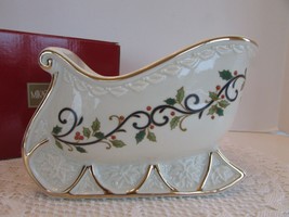 Mikasa Fine Porcelain Holly Sleigh Centerpiece 8&quot;W Mint In Box - £13.19 GBP