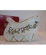 MIKASA FINE PORCELAIN HOLLY SLEIGH CENTERPIECE 8&quot;W  MINT IN BOX - £13.10 GBP