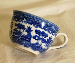 Blue Willow Footed Coffee Tea Cup Japan 2-3/8&quot; - £10.11 GBP