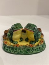 VTG 1950’s Frog Salt &amp; Pepper Shakers w/Holder Spaghetti Flowers Ceramic Japan - £19.10 GBP