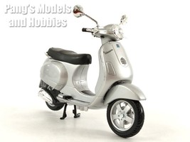 Vespa LX 125 Scooter 1/18 Scale Diecast Model by Maisto - SILVER - $16.82