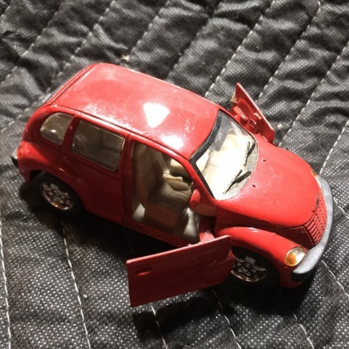 Chrysler PT Cruiser Diecast Model Red 1/34 Scale Saico DP5019  - $4.41