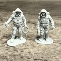 Vtg Plastic Astronaut Space Men Gray Toy Figures Gray Cake Toppers NASA Moon - £4.67 GBP