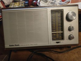 Radio Shack MTA-16 Table Radio, AM-FM Tested Works Ac 120 Volt 8 Watt - £12.38 GBP