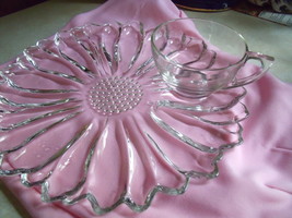 Sunflower Design Luncheon/Snack Plates and Matching Clear Cups-Set of 7 - £69.54 GBP