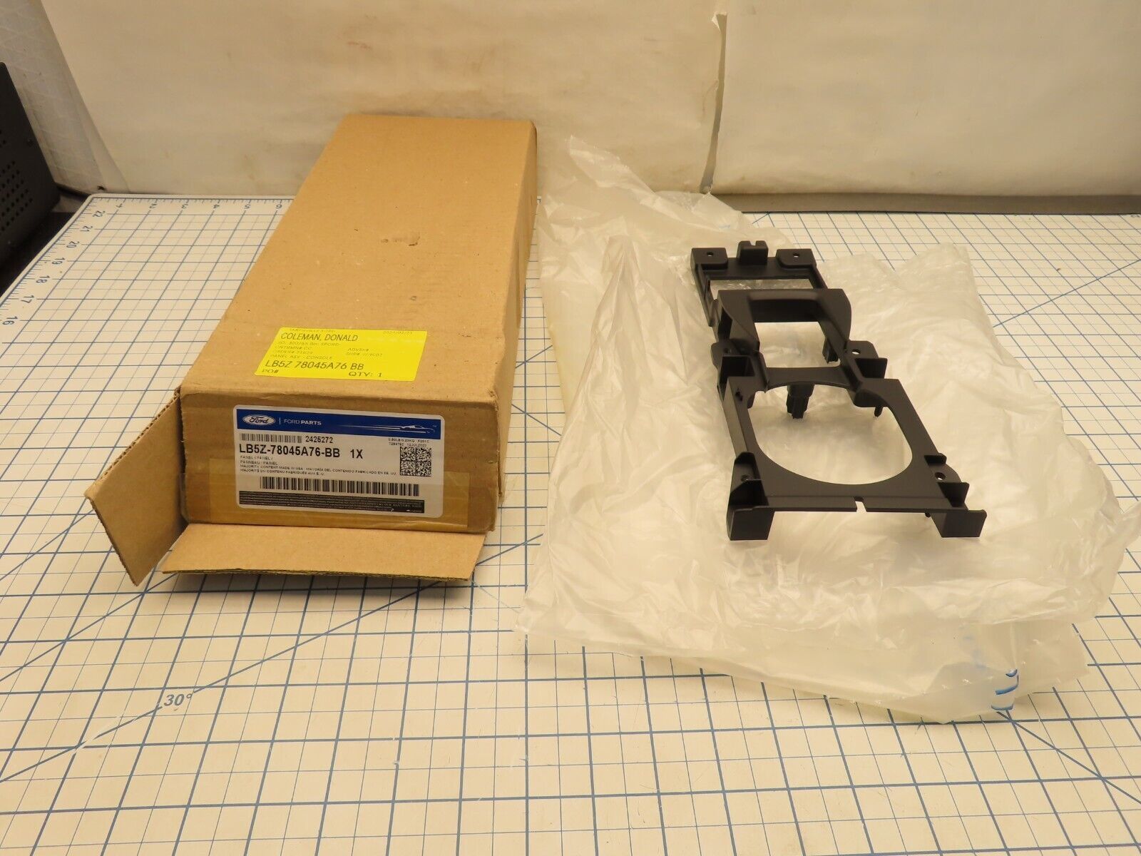 Ford LB5Z-78045A76-BB Inner Cup Holder Bezel Bracket Support - $38.68