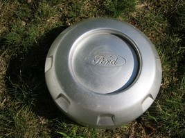 One genuine 2005 to 2010 Ford F250 F350 center cap hubcap 5C34-1A096-CC - $14.90