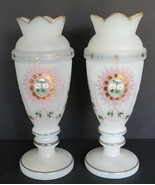 Pair of Victorian Bristol daisy &amp; clover opaque pink white green &amp; gold ... - $205.14 CAD