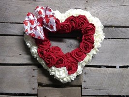 16&quot; inch Stunning elegant handmade Valentines Day rose heart wreath - £43.57 GBP