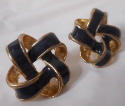 Black Enamel 3/4&quot; Round Knot Stud Pierced Earrings Infinity Gold Tone Femme - £14.11 GBP
