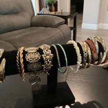 12 costume jewelry bracelets vintage - $74.25