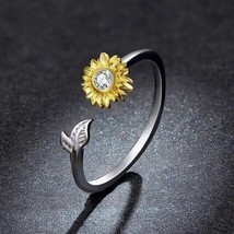 0.20Ct Round Cut Moissanite Sunflower Ring Women&#39;s 14K Two Tone Gold Plated - £118.22 GBP