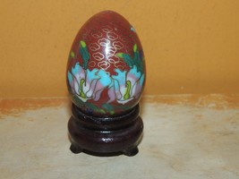 Cloisonné Egg 2&quot; wood Stand Cloisonne Floral Brown Enamel Brass China Vi... - $22.49
