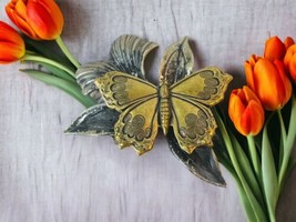 Kat’s Creations Signed Vintage Two Toned Metal Butterfly Flower Brooch Pin - £18.48 GBP