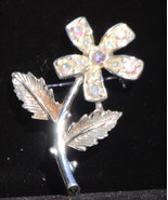 Sarah Coventry Floral Brooch Aurora Borealis Rhinestones Silver Tone Flo... - £7.73 GBP